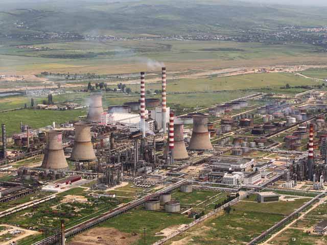 Lukoil opreşte producţia rafinăriei Petrotel-Lukoil din Ploieşti, la o zi de la descinderea procurorilor 