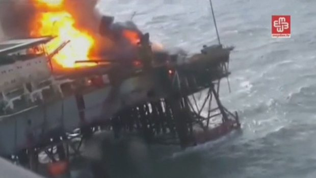 Cel puţin 32 de morţi, după un incendiu izbucnit pe o platformă petrolieră azeră din Marea Caspică