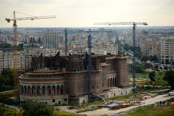 Catedrala Neamului se face băiat deştept: Hidroelectrica semnează un contract cu Patriarhia Română pentru mai multe locuri, inclusiv Catedrala