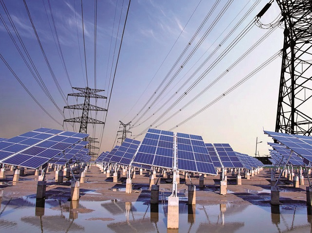 Cel mai puternic om din energia verde stabileşte noi recorduri. Muntmark are actele pentru un parc solar de peste 1.000 MW în valoare de 600 mil. euro şi este lider şi în al doilea val de regenerabile