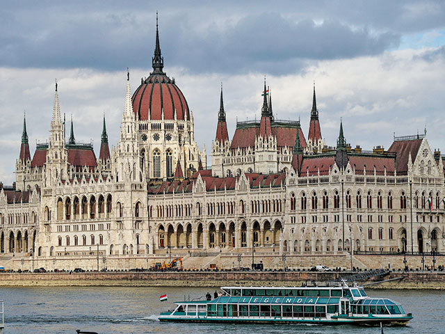 Cât de mare va fi cutremurul de pe piaţa imobiliară est-europeană? În Ungaria se vorbeşte de apariţia panicii pe măsură ce se adună facturile uriaşe la utilităţi. În Polonia, vânzările se prăbuşesc, dar preţurile continuă să urce