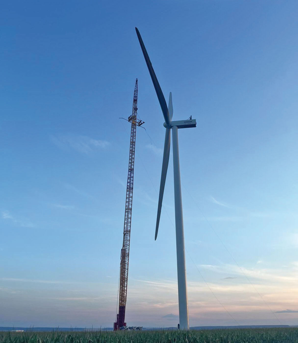 Veste bună pe final de an: După un îngheţ de un deceniu în eoliene, primul parc nou este conectat la reţea şi introduce energie în sistem. În spatele proiectului este cel mai bogat om din Ucraina