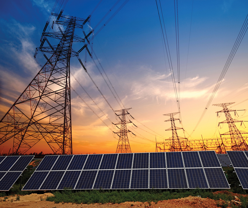 Unii dintre cei mai puternici investitori în regenerabilele din România, portughezii de la EDPR, revin pe piaţa care „frige“. Au primit avizele pentru două parcuri solare, investiţii de circa 200 mil. euro. Cele două parcuri solare sunt în Timiş şi Giurgiu şi ar putea fi puse în funcţiune în următorii doi ani de zile.