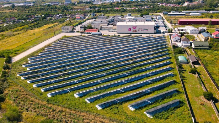 Procesatorul de carne Caroli Foods Group a invesit 1,3 mil. euro într-un parc fotovoltaic în apropierea fabricii din Piteşti