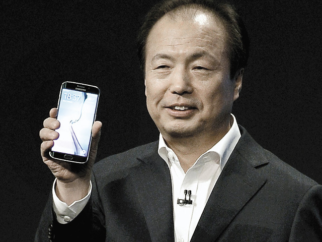 Samsung schimbă şeful diviziei de smartphone-uri