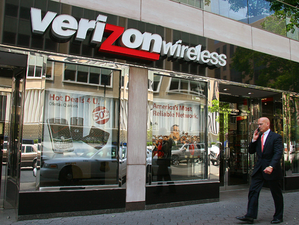 Verizon ar putea fi interesată de divizia de Internet a Yahoo