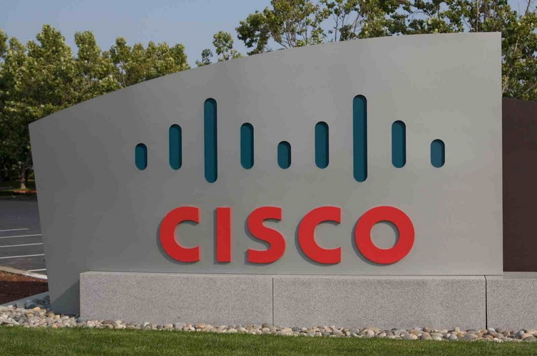 Americanii de la Cisco vor investi 100 de milioane de dolari pentru ca satele din India să aibă acces la internet