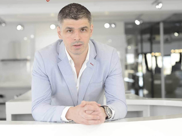 Doi antreprenori din Bucureşti au pariat 25.000 de euro pe o florărie online