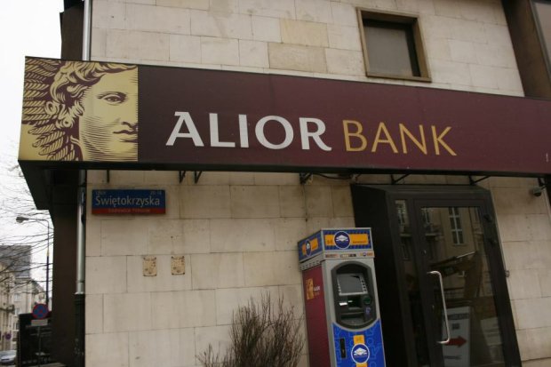 Telekom şi Alior Bank lansează serviciul de finanţare cu plata în rate a telefoanelor