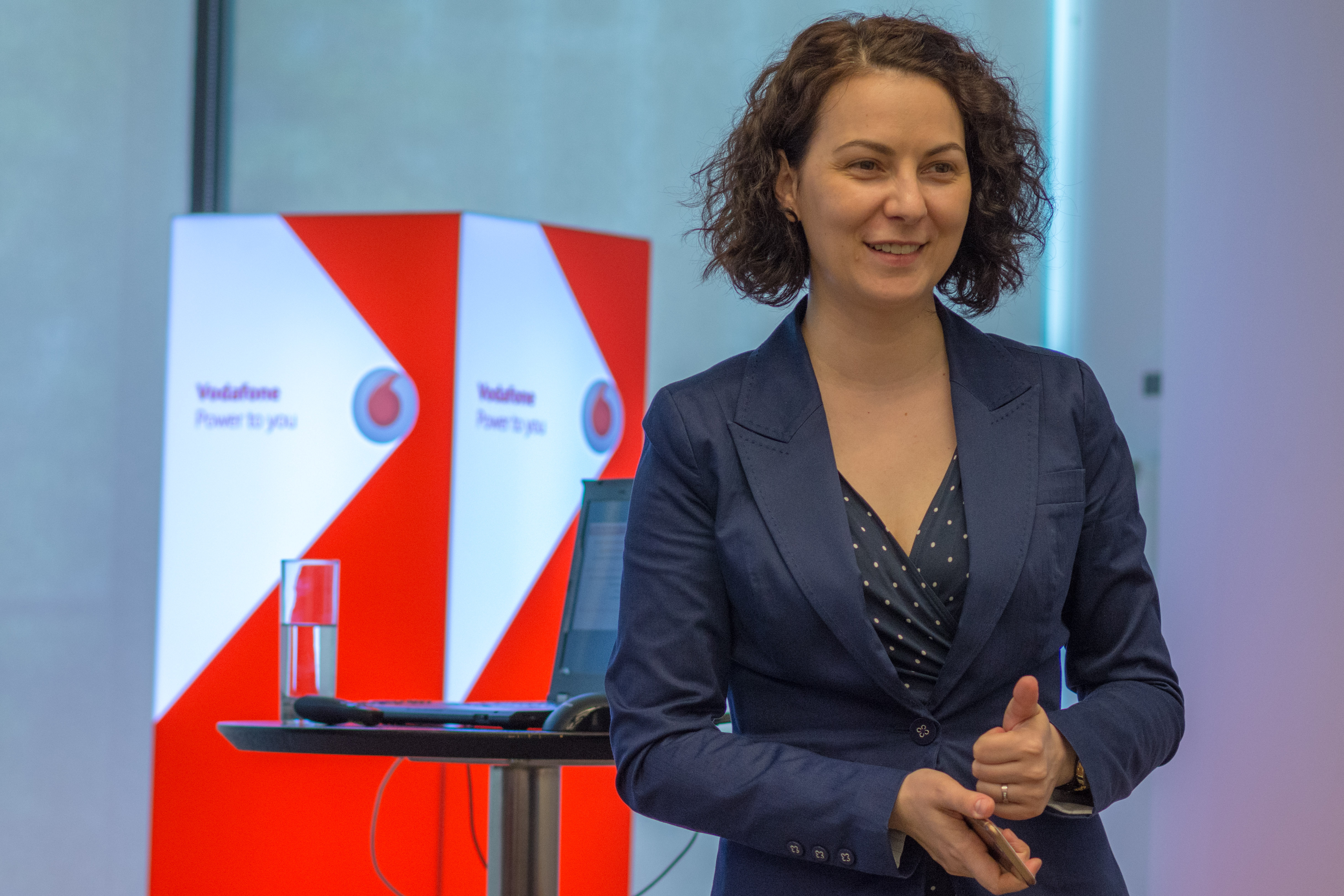 Oana Anghel, PR & Community Manager, pleacă după 2 ani şi jumătate de la Vodafone România