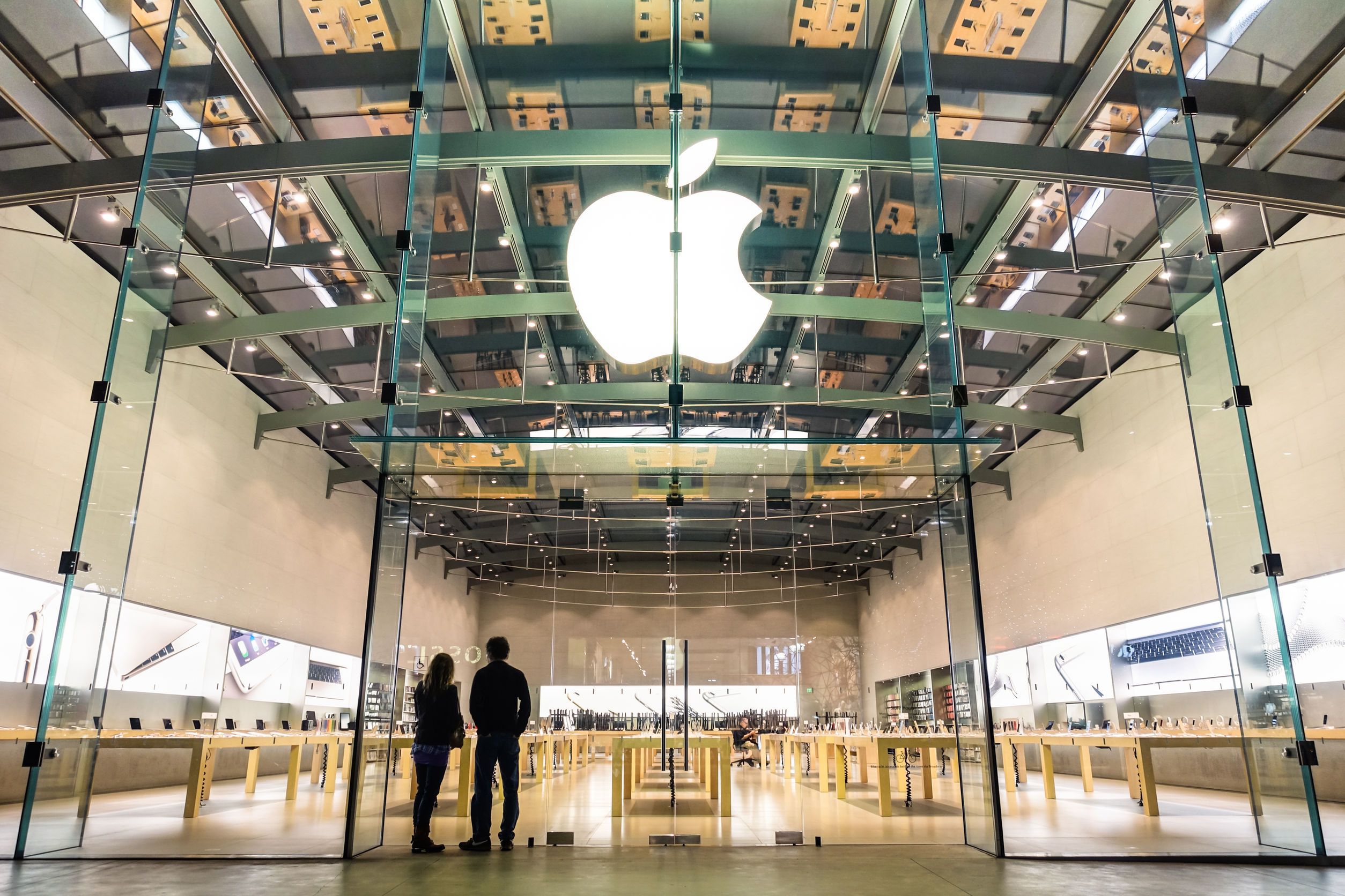 Apple a venit în România: gigantul american şi-a înfiinţat propria companie şi va intra direct în războiul de pe piaţa de smartphone-uri, tablete şi PC-uri