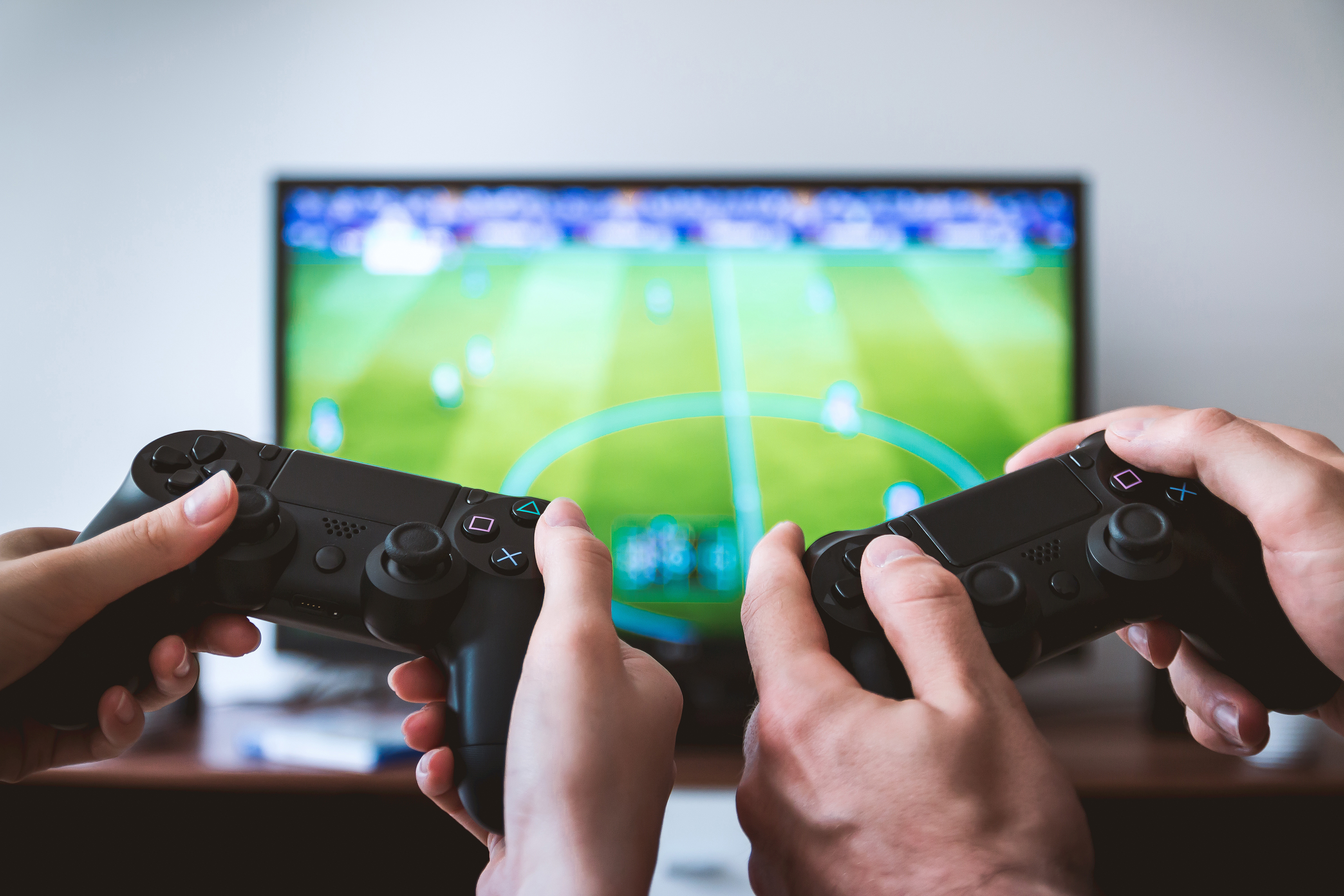 Românii s-au jucat mai mult în anul pandemic: Cifra de afaceri în industria jocurilor video a crescut în 2020 la 218 mil. de dolari, plus 19% 