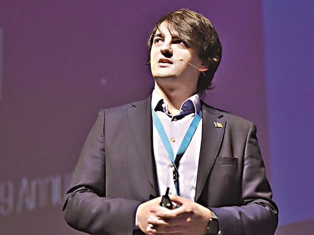 Cornel Amariei, fondatorul start-up-ului dotLumen, care a atras o finanţare de 9 mil. euro de la UE: Ochelarii .lumen se află în stadiul de cercetare şi dezvoltare şi sunt testaţi cu peste 200 de nevăzători