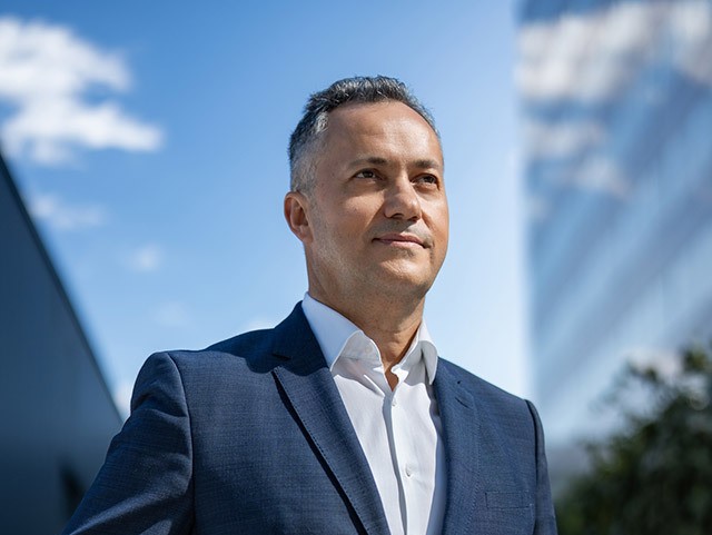Dan Vătăjelu, CEO al Flash Lighting Services – compania care a realizat iluminatul festiv de la Târgul de Crăciun din Craiova şi a instalat o soluţie antivitezomani în Braşov: Ne-am propus să creştem businessul cu 40% în 2026, în ciuda provocărilor din pi