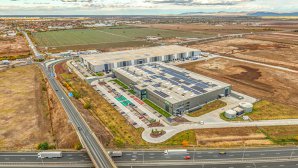 Elveţienii de la VAT, care produc la Arad componente folosite la fabricarea cipurilor, au angajat anul acesta 210 oameni în România, circa 30% din totalul recrutărilor la nivel de grup. Până la finalul anului, echipa locală va ajunge la peste 630 de salariaţi, pe fondul extinderii capacităţii de producţie