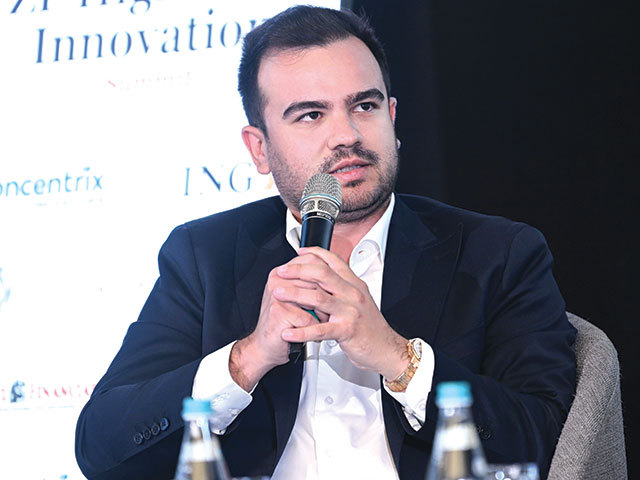 David Aron, fondator şi CEO, QuickFin.erp: Nici măcar proprietarii firmelor nu-şi cunosc procesele - angajaţii îşi scriu singuri procedurile şi se contrazic, iar furnizorul de soft ajunge consultant de management. „Dacă nu există o structură în firmă, e foarte greu să implementezi orice fel de modul, că este el cu AI sau nu“