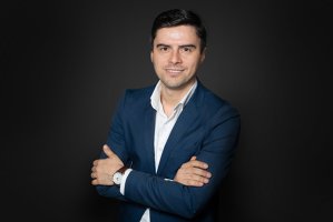 Pregătiri pentru Black Friday - retailerul online evomag, cu afaceri de 273,5 mil. lei (54,3 mil. euro) în 2025, a investit 200.000 de euro într-o nouă versiune a platformei: Folosim tehnologia pentru a face experienţa de cumpărare mai simplă şi mai rapidă