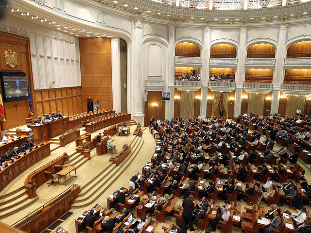 Parlamentarii vor fi judecaţi de instanţe comune