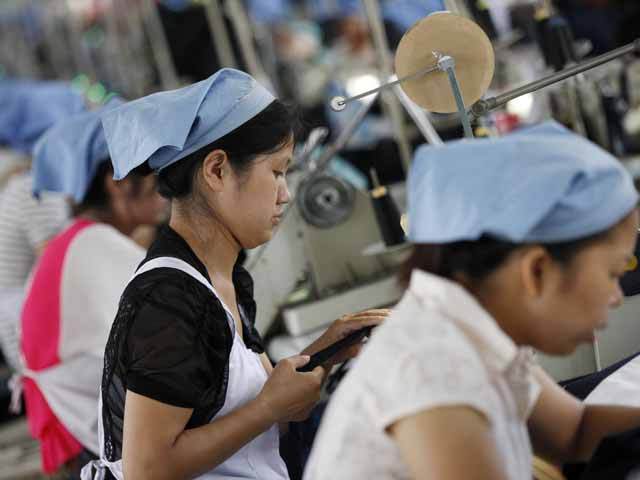 Angajaţii chinezi găsesc încă din abundenţă locuri de muncă, chiar dacă economia încetineşte