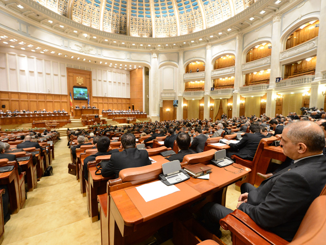Deputaţii au adoptat Legea parteneriatului public-privat