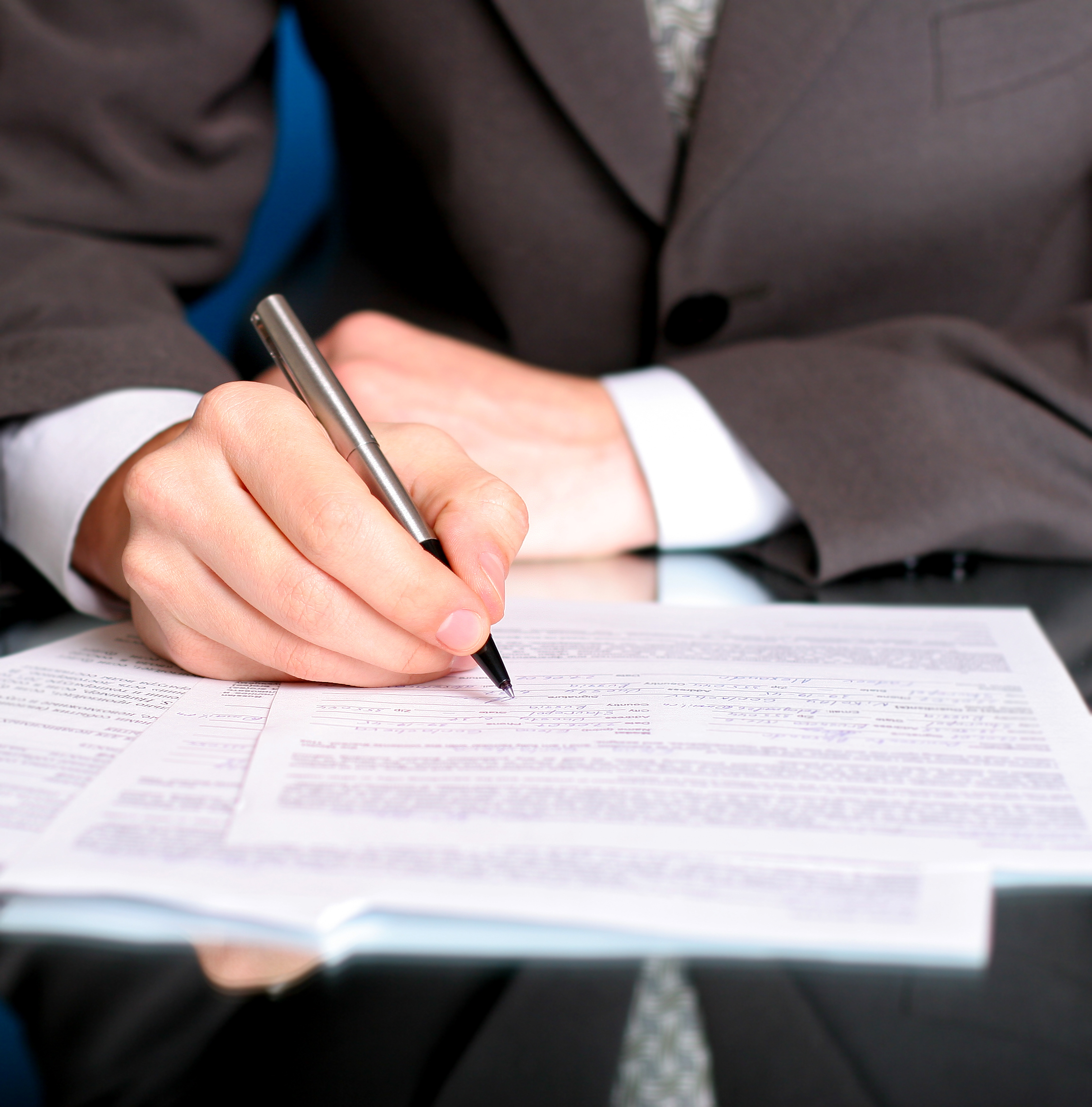 Ce trebuie să ştii înainte de a semna un contract de vânzare/cumpărare sau prestări de servicii. Ultimele noutăţi legislative