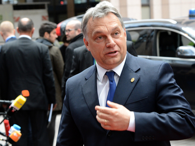 CE atacă taxa cu care Ungaria stoarce de bani presa, iar Budapesta critică strategia anticriză a UE