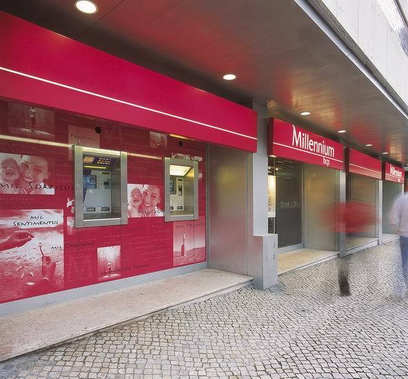 Companii din China au pus ochii pe băncile Portugaliei