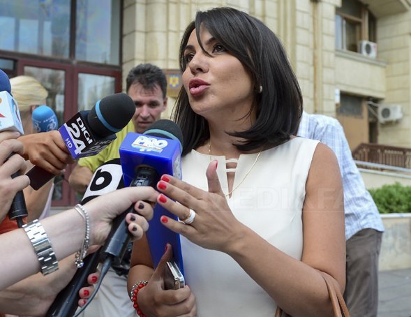 Fosta şefă a Autorităţii Electorale Permanente a recunoscut că a primit un apartament de la şefa SIVECO