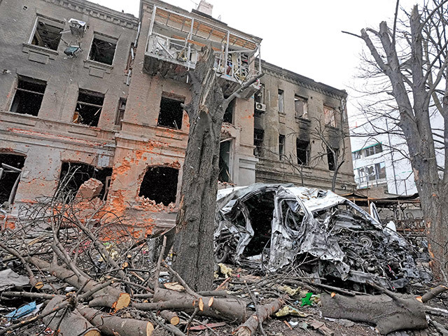  Rusia încă bombardează oraşele din Ucraina, în ciuda promisiunilor de a limita operaţiunile