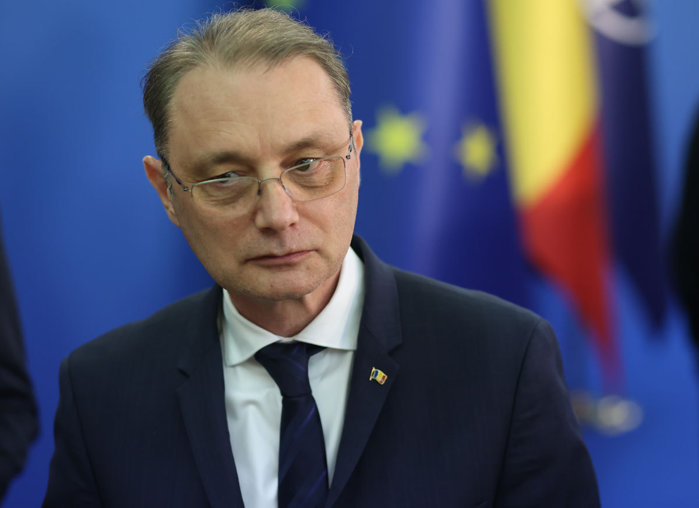 Guvernul Niculescu a angajat o serie de promisiuni sociale, dar nu a prezentat și sursele de finanțare pentru ele. Întrebarea firească este ce va sacrifica: deficitul bugetar sau își va reduce promisiunile?