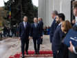 Luca Niculescu continuă tradiţia: este al treilea premier consecutiv care alege Chişinăul drept destinaţie pentru prima sa vizită externă. Moldova cere mai multe investiţii româneşti şi speră ca gazele din Neptun Deep să-i întărească securitatea energetic