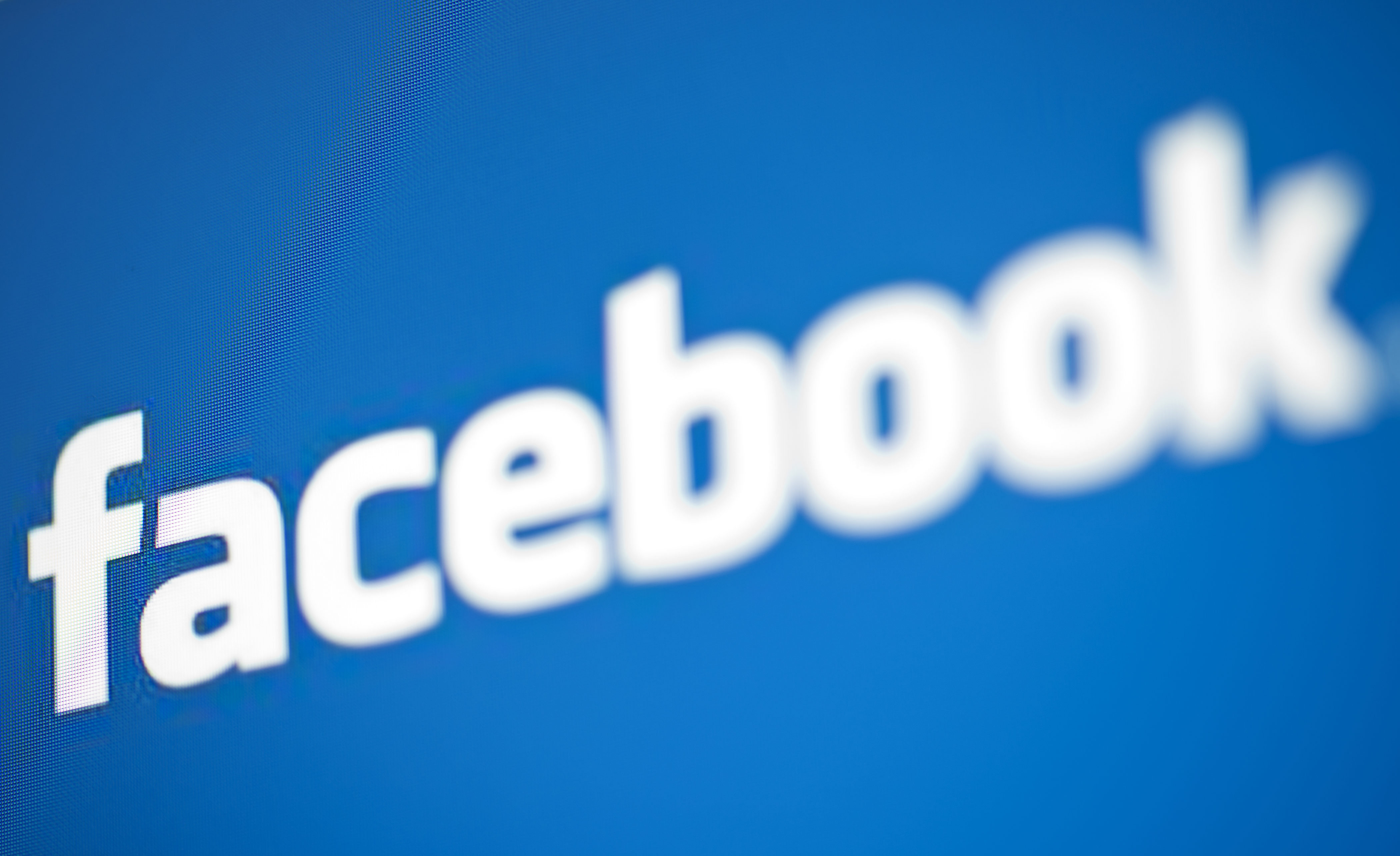 Facebook introduce noi setări de confidenţialitate 