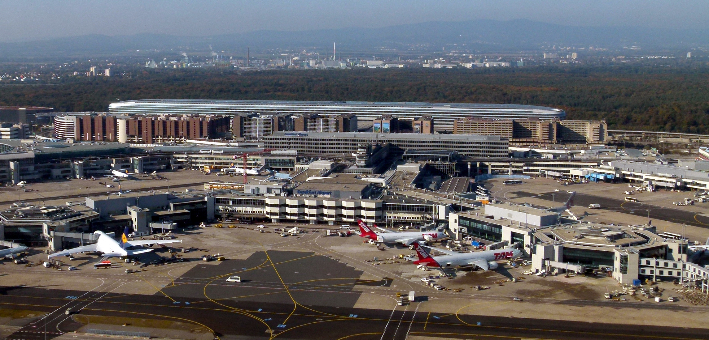 "Mega aeroportul": Discovery arată culisele aeroportului din Frankfurt, între cele mai mari din lume