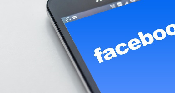 Lege pentru Facebook: Un parlamentar vrea controlul conţinutului mesajelor postate