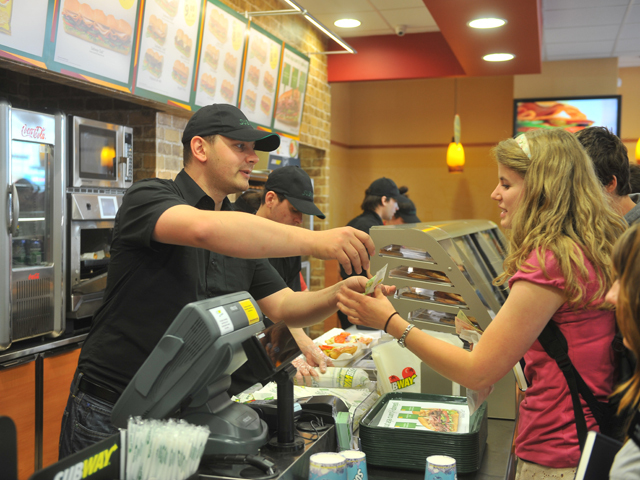 Un fost bancher a deschis un fast-food Subway la Cocor