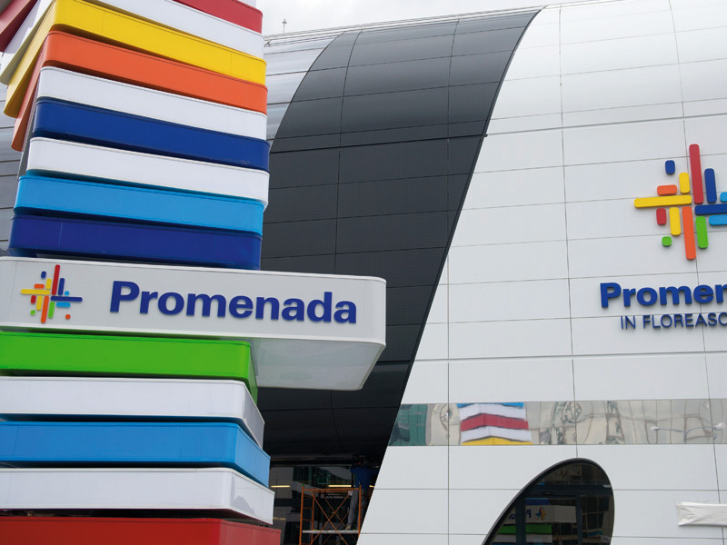 O lună de la deschiderea Promenada, mallul corporatiştilor: „Zona cu restaurante este mică şi aglomerată, lipseşte un cinematograf“
