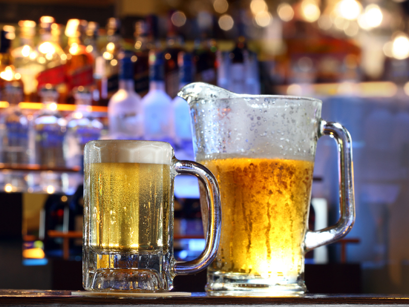 Creşterea cu 16% a accizei la bere, factorul cheie pentru scăderea cu 10% a pieţei berii