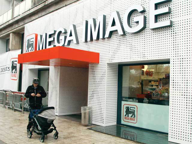 Mega Image a închis trei magazine din clădiri cu risc seismic şi a deschis alte patru