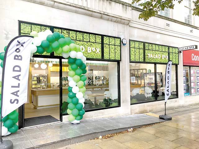 Salad Box a deschis al doilea restaurant din Marea Britanie, la Birmingham. Brandul, care a deschis primul magazin la Cluj-Napoca în 2012, este prezent pe 12 pieţe externe