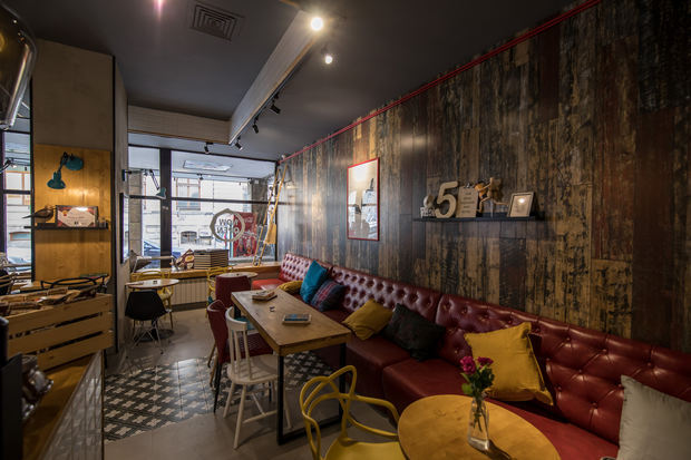 Lanţul românesc de cafenele 5 to go a intrat în top 25 cele mai extinse reţele din Europa şi Orientul Mijlociu. Compania avea la finalul anului trecut circa 150 de unităţi, cu 50% mai multe ca în 2018