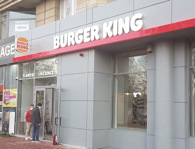 Burger King merge cu cel de-al şaptelea restaurant din România în Piaţa Victoriei, vizavi de guvern
