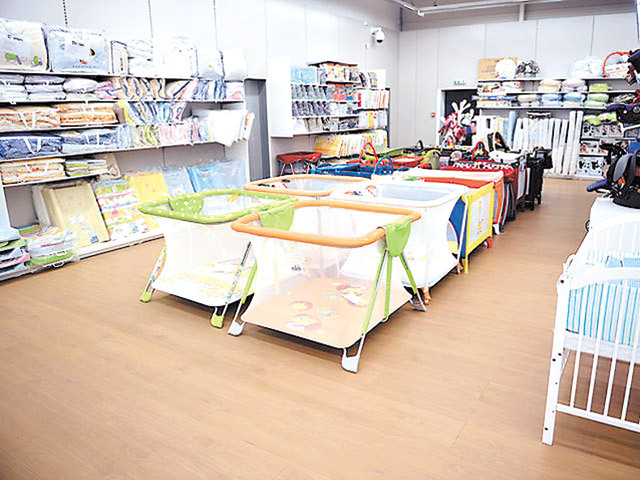 Bebe Tei, brand ce face parte din Grupul Tei, a deschis un nou magazin, în centrul comercial Bucureşti Mall-Vitan, ajungând la o reţea de cinci magazine de acest tip