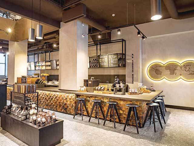 Decizie dură: Starbucks a închis cafeneaua de pe Lipscani după ce pandemia a lovit în plin afacerile din centrul istoric al Bucureştiului, care se bazau mult pe turiştii străini