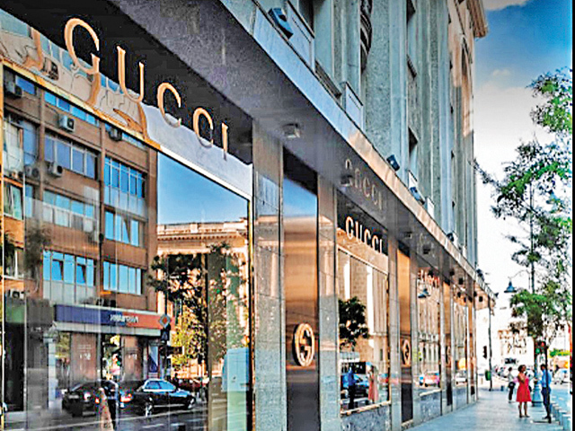 Magazinul Gucci din Bucureşti a fost închis după ce afacerile au atins un nivel record, aproape 21 milioane de lei în 2021. Buticul era la parterul hotelului Athenee Palace Hilton din Bucureşti