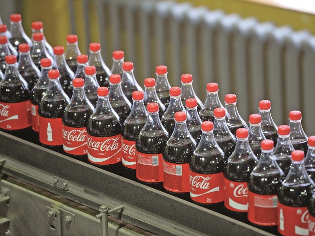 A revenit pe creştere. Îmbuteliatorul Coca-Cola din România, afaceri de 2,7 mld. lei în 2021, plus 13%. Profitul net al îmbuteliatorului a scăzut cu 11%, până la 297 de milioane de lei, iar marja de profit s-a situat la circa 10%, conform calculelor ZF