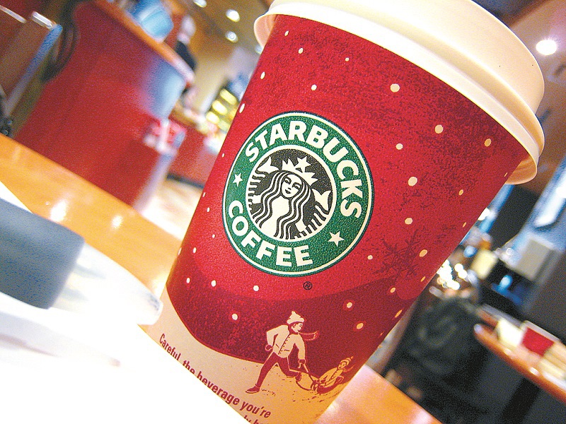 Cât costă o cafea la Starbucks în lume? România, Austria, Belgia şi SUA au acelaşi preţ, deşi salariile locale sunt de câteva ori mai mici. Un tall latte de la Starbucks costă 3,29 de dolari în România. La polul opus e Elveţia, cu 7,17 dolari