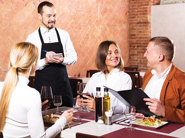 Preţuri de Occident, salarii de România. Proprietar de restaurante: „Preţurile sunt cu 50% mai mari decât în 2019, dar nu mi se pare o creştere importantă“