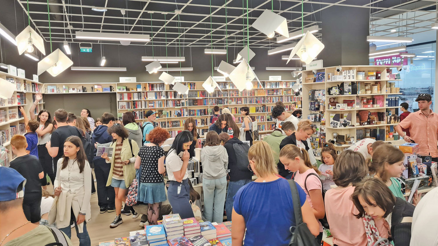 Antreprenori locali. Lanţul Cărtureşti mai pune pe harta extinderii librării noi la Cluj,  Arad, Craiova şi Vaslui