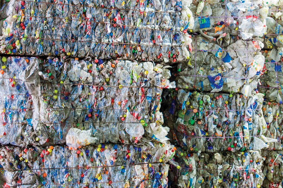 Pagina verde. Plastic – realităţi şi prejudecăţi. How it’s made? Din culisele procesului de reciclare a deşeurilor din PET şi de transformare a fulgilor PET în noi ambalaje
