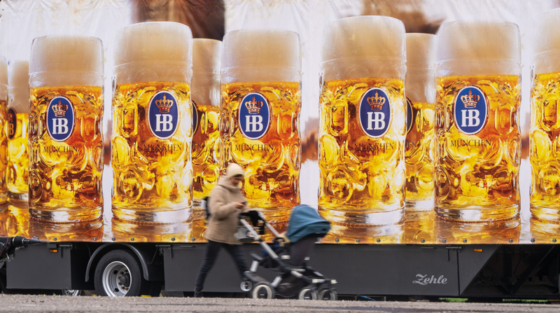 Berea în vremuri cu inflaţie aduce durere pentru producători. Vânzările berarilor europeni mari au scăzut, intoxicate de inflaţie şi de costurile mari. Nemţii n-au mai băut atât de puţină bere de la reunificarea Germaniei